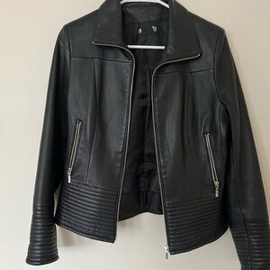 100% leather jacket - Size small womens